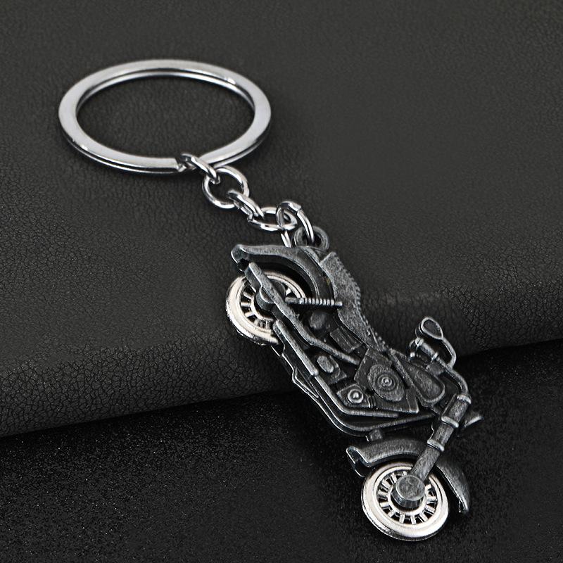 Klíčenka s motocyklovým kolem: Simulovaná pohyblivá ozdoba