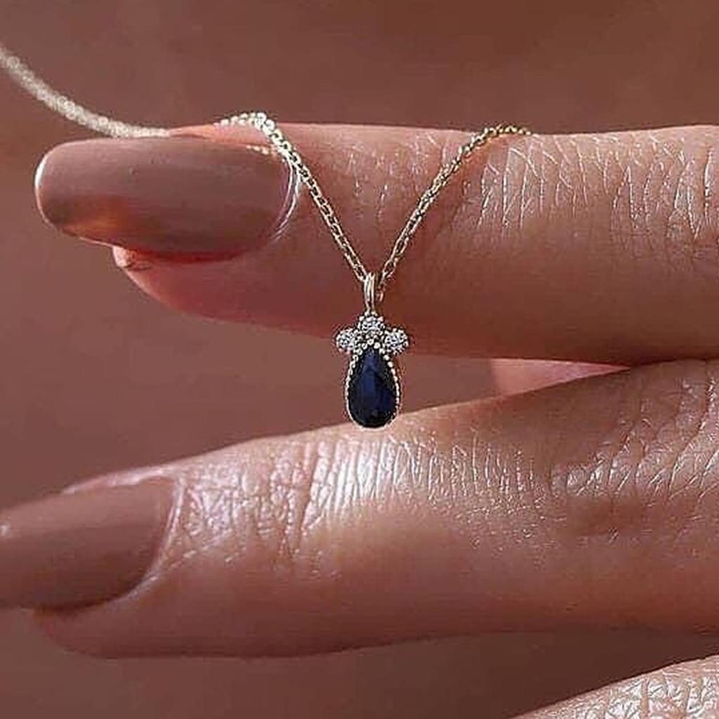 Elegant Dark Teardrop Pendant Necklace Sparkling Accent Stone Minimalist Timeless Jewelry for Women
