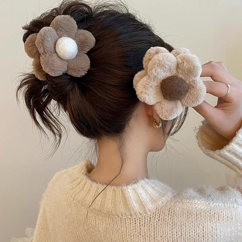 Korean Style Plush Flower Hair Claws Fashion Small Hair Clips Sweet Barrettes Shark Clips For Women Hair Accessories Headwear
