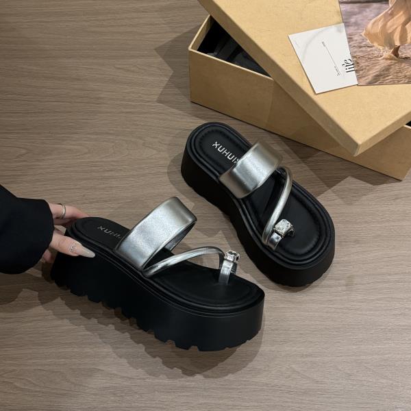 Fashion Shoes Summer Clogs Woman Loafers Slippers Soft Slides Platform Rubber Flip Flops Pantofle Fashion Beach Comfort Hawaiian 2025