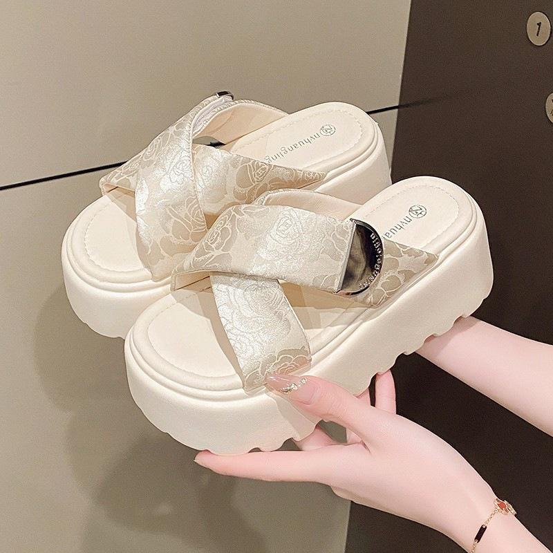 Fashion Summer Slipper Shoes With Thick Platform For Woman Luxury Designers Women Clappers Super Offers Liquidation Lady 2025 Slipper