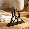 Décoration d'Intérieur Noir Mat Figurine Humaine Marchant Abstraite Imprimée en 3D Sculpture Minimaliste Line Art Décor Statue de Bureau Moderne,
