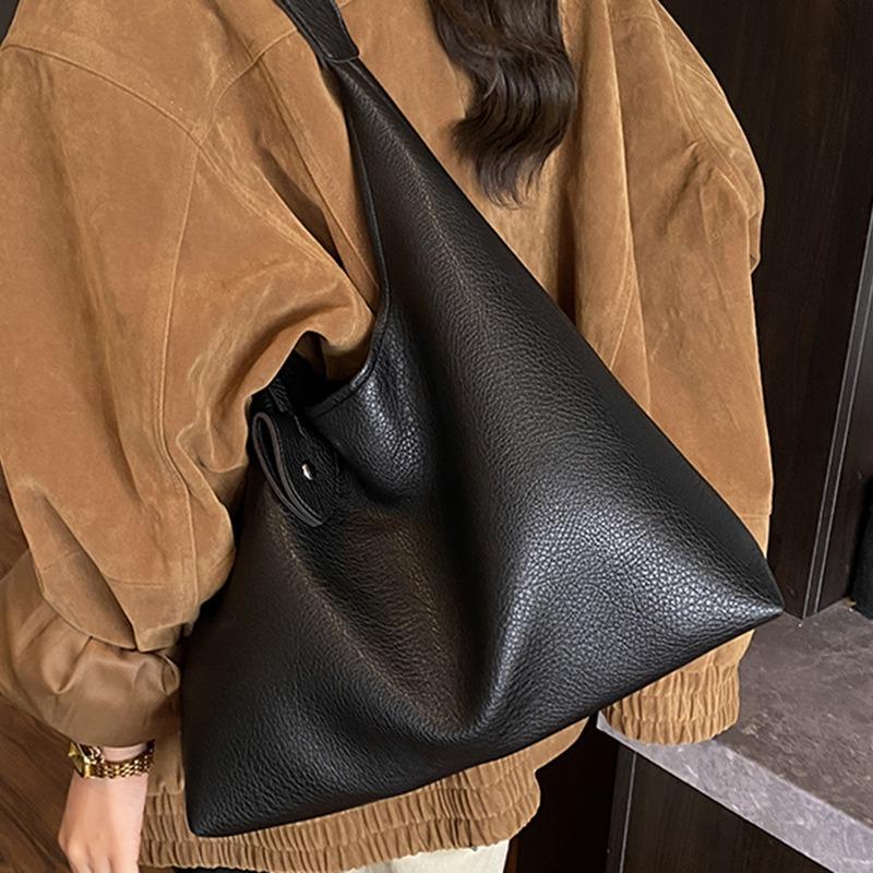 Autumn New Fashionable Casual Handbag Single Shoulder Fashion Niche Women's Bag High Value Daily Simple Bag