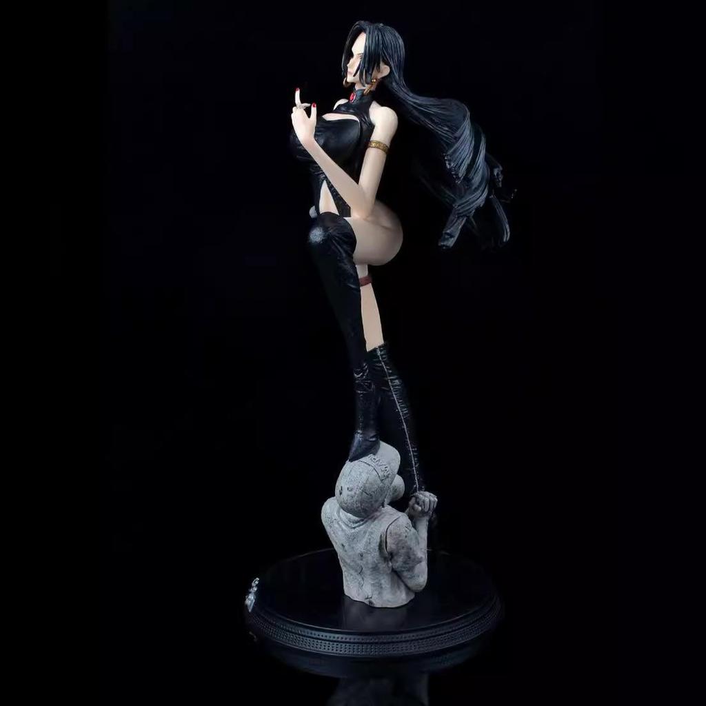 One Piece duża ręcznie robiona statua cesarzowej ubrana w skórę