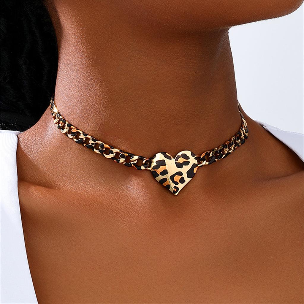 Leopard Heart Pendant Necklace Trendy Women Accessory Alloy Texture Chain Jewelry for Casual and Special Occasion