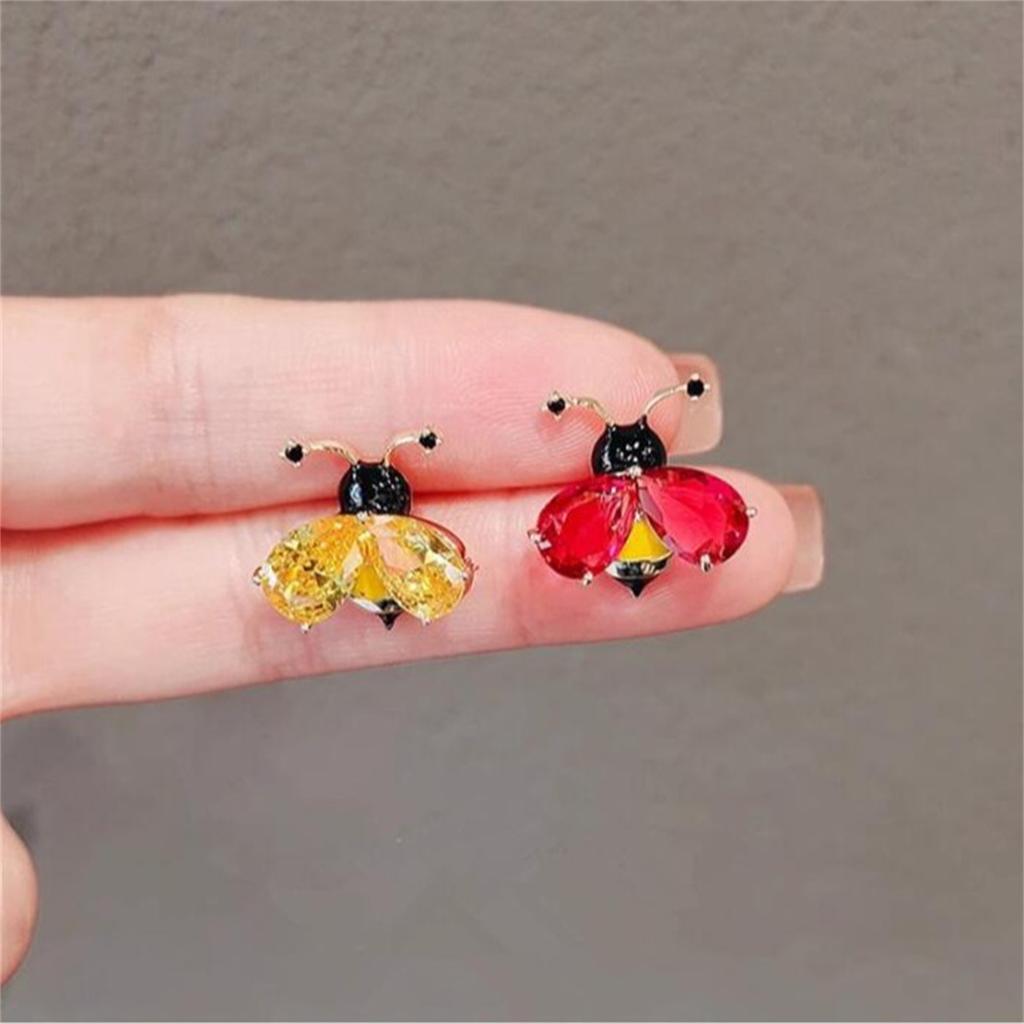 Bee Brooch Women's Fashionable And Exquisite Small Pin Suit Shirt Backpack Decoration Jewelry Party Birthday Gift 2024