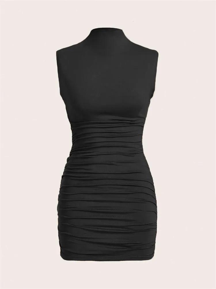 

Платья phumee С воротником-стойкой Без рукавов Приталенные Плиссированные A2392 L чёрный