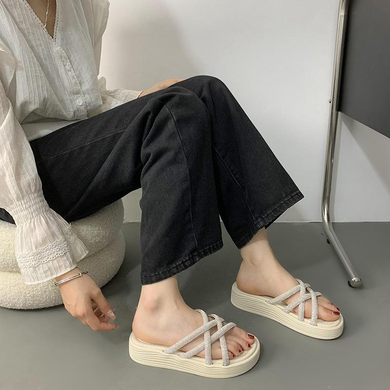 2024 Summer Thick-soled New Rhinestone Cross-strap Outer Slippers Fashionable Versatile Beach Shoes Fashionable Cool Slippers