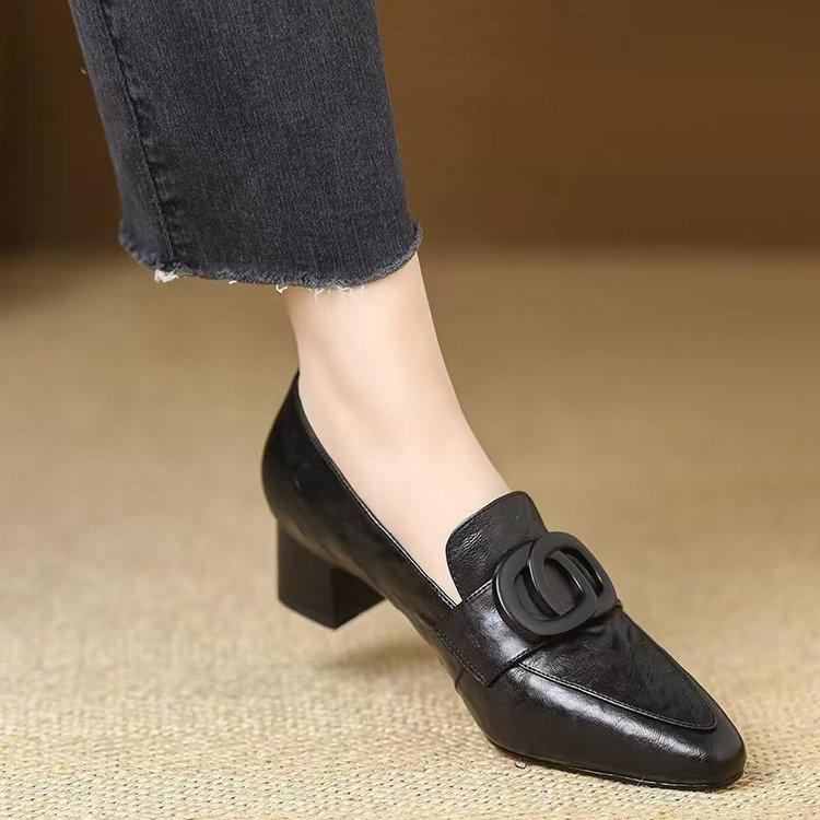 Thick heel pointed head deep mouth single shoes women's 2025 autumn new comfortable soft leather medium heel small leather shoes fashionable versatil