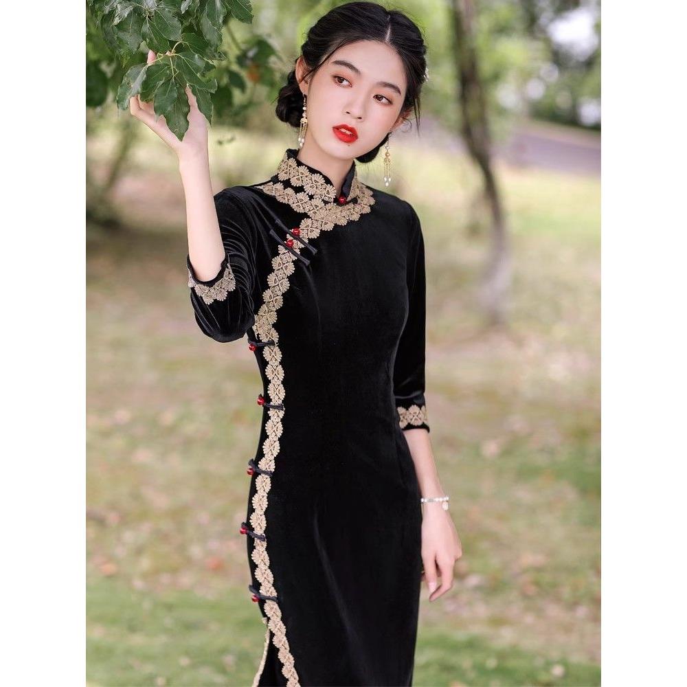 Černé šaty se středně dlouhým rukávem ve zlatém sametu Cheongsam v čínském stylu na denní nošení