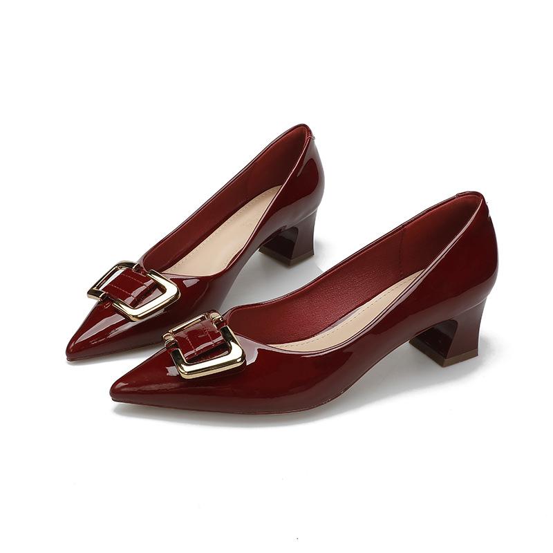 

Square buckle pointed middle heel women s shoes 2025 new Korean version temperament thick heel single shoes women s fashion light mouth patent leather 39 бордовий