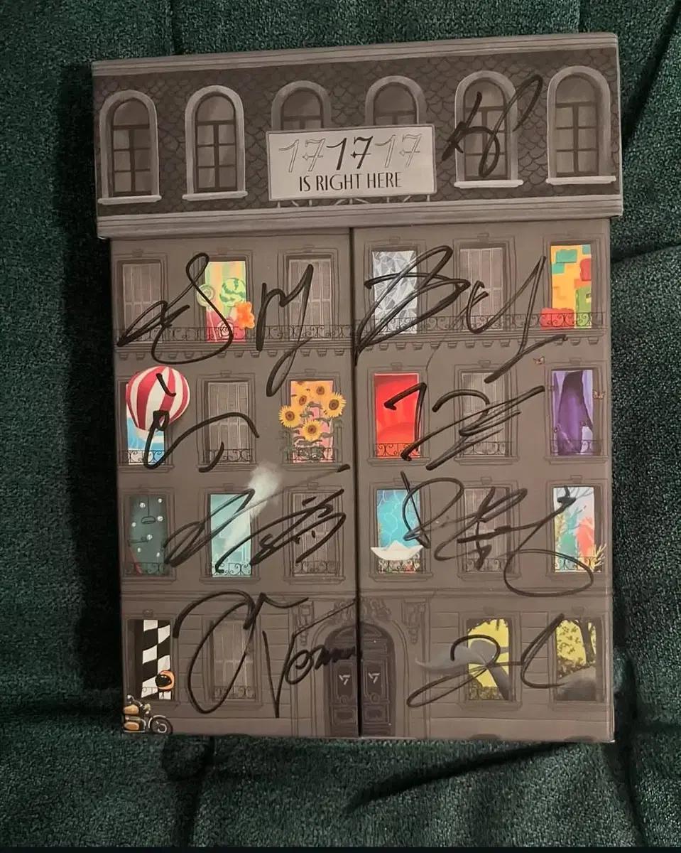 

SEVENTEEN autographed album Used
