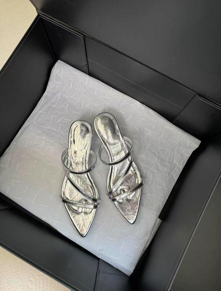 

2025 new summer fairy style pointed one-word slippers temperament sandals low-heeled open-toed sexy and beautiful cool slippers 40