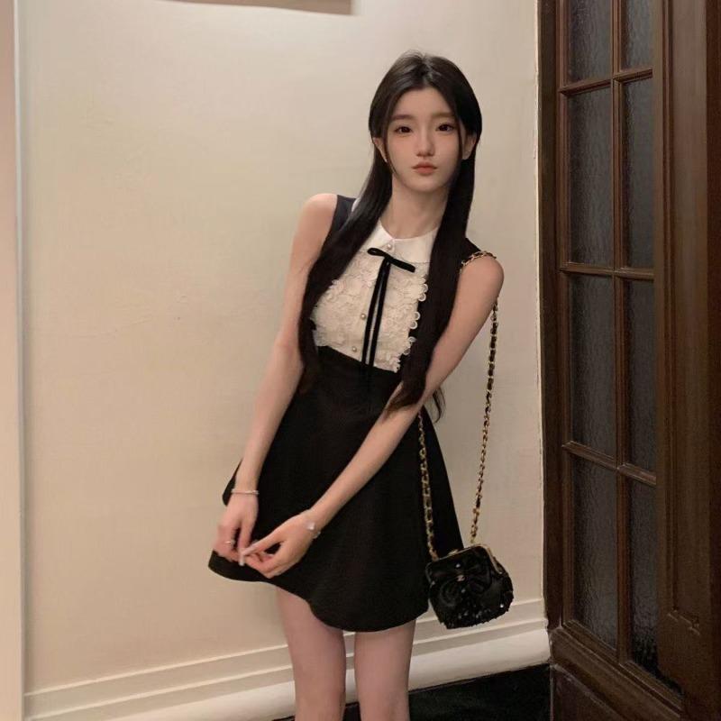 College Style Sleeveless Dress White Lace Peter Pan Collar Black A Line Short Dress with Bow Decoration Suitable for Campus and Everyday Leisure Wear
