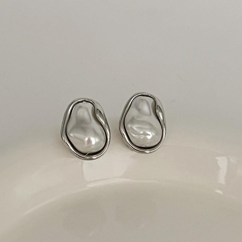 Exquisite Irregular Baroque Pearl Stud Earrings for Women Girls Vintage Gold Color Metal Edged Earrings Jewelry Accessories