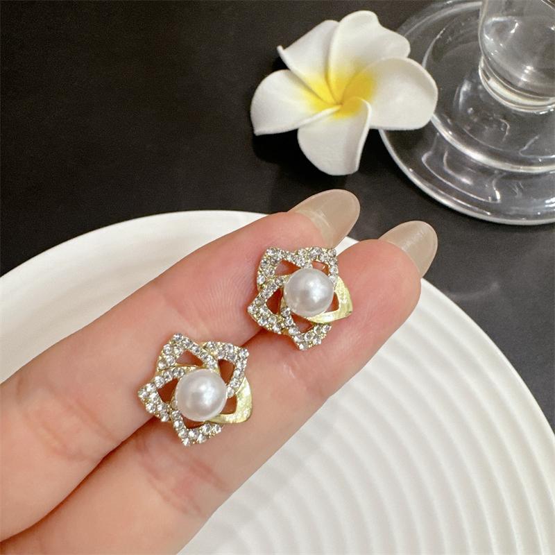 Sweet Big Flower Hollow Imitation Pearl Crystal Stud Earrings for Women Temperament Korean Design Jewelry