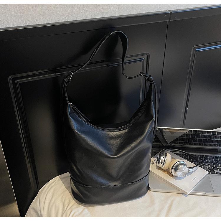 

Простая повседневная ретро сумка через плечо под мышкой большой вместимости с мягкой поверхностью женская новая осень-зима 2025 года, сумка-мессенджер для поездок на работу