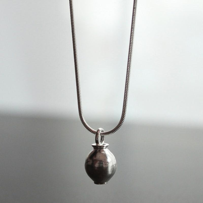

Atelier Darin ARI Milling Pendant Necklace 01 none