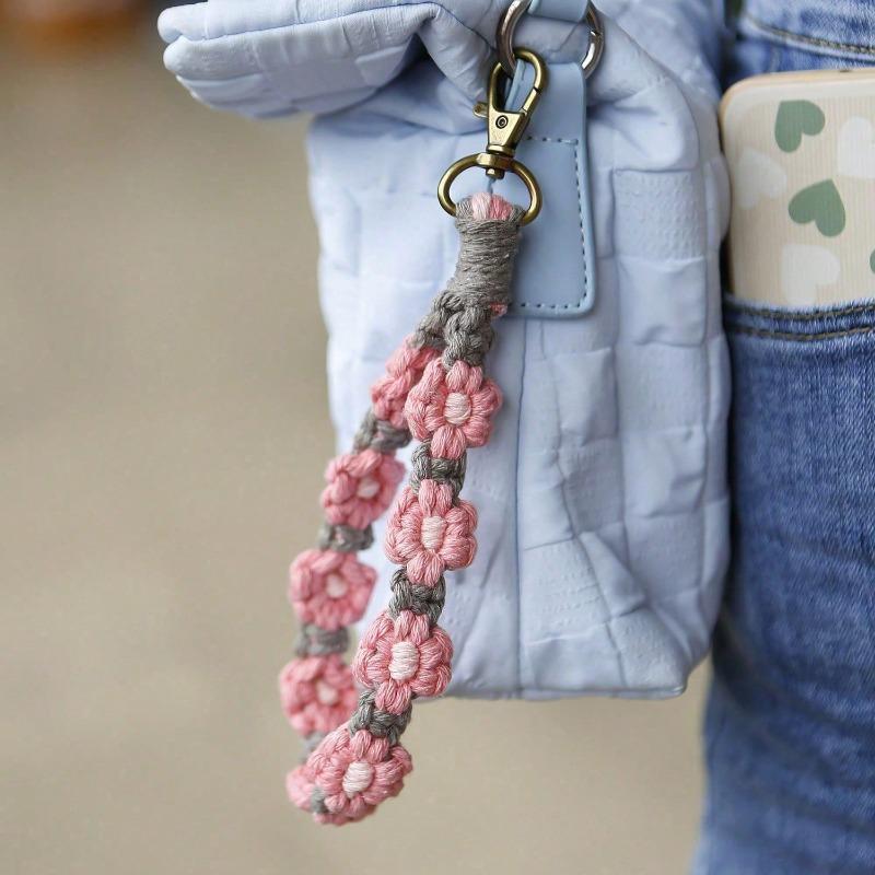 Braccialetto a margherita bohémien all'uncinetto fatto a mano, multiuso come cordino portachiavi e corda per manico borraccia. Carino accessorio Y2K, ottimo per fare un regalo.