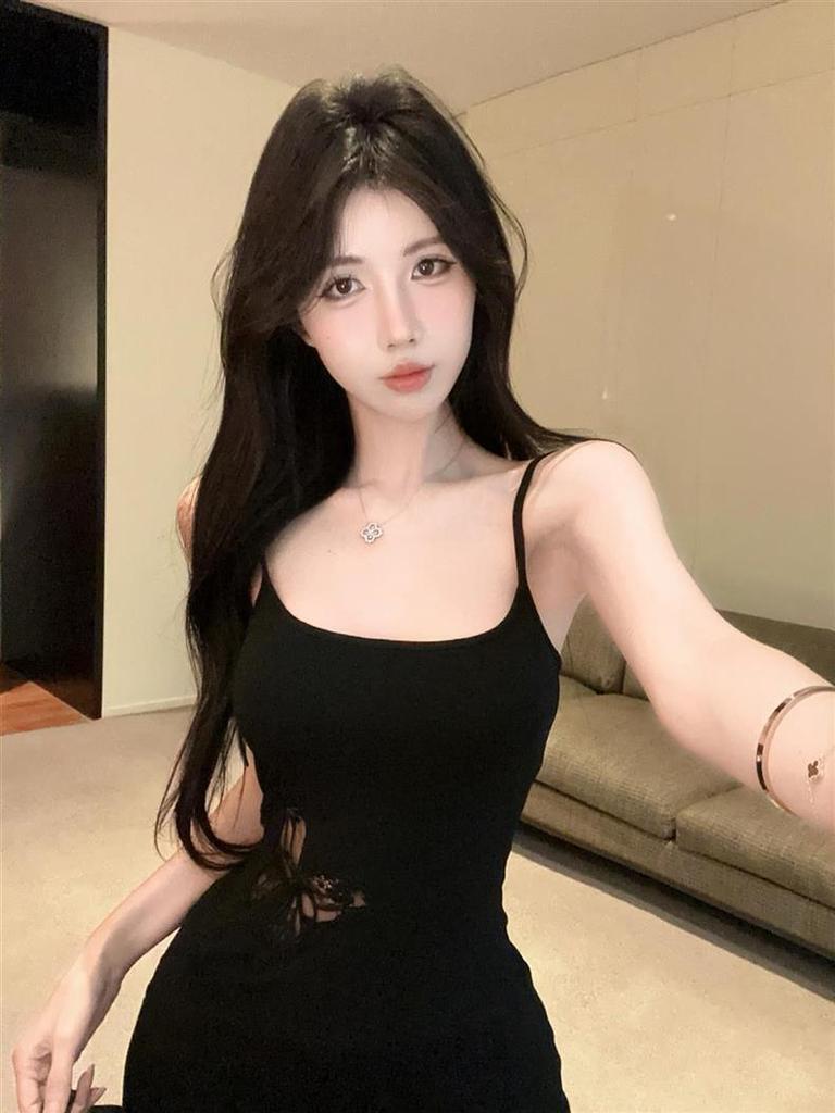 Vyšívané bodycon šaty s výřezem motýla na špagetová ramínka - Slim střih, Seductive style