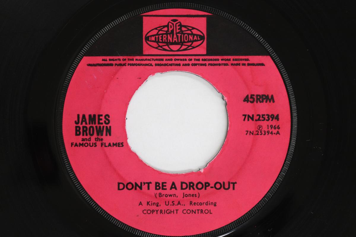 

7-дюймовая пластинка JAMES BROWN & THE FAMOUS FLAMES - Don t Be A Drop Out 7N25394 PYE INTERNATION 1966 UK Соул/Фанк Б/У