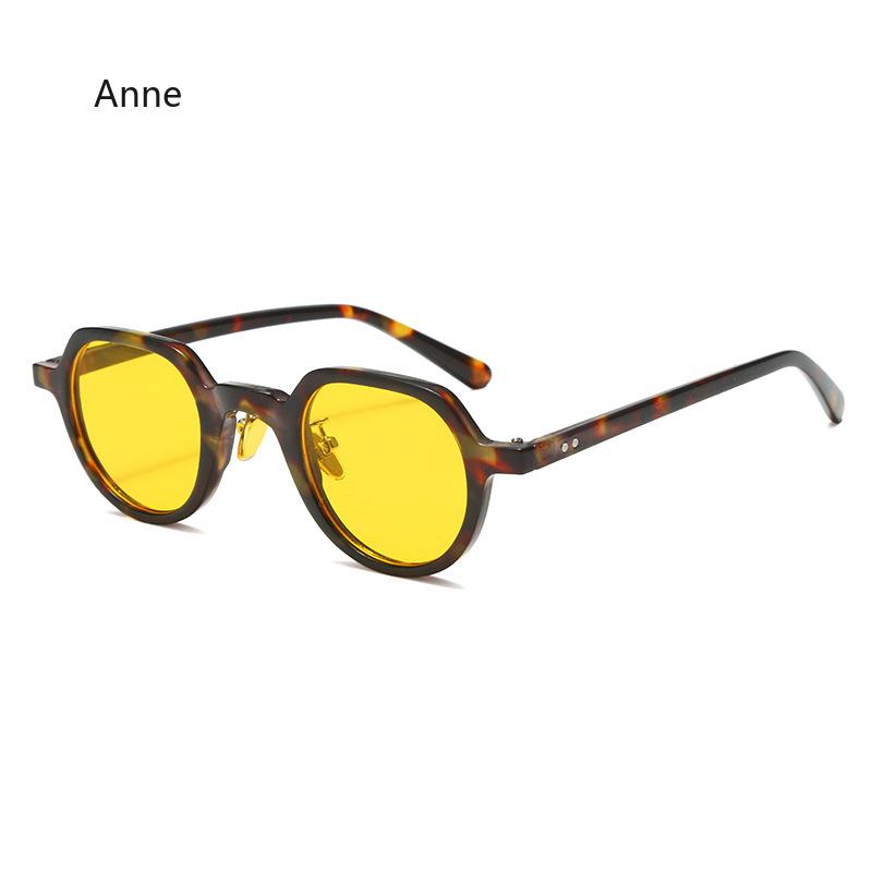 Retro Small Round Sunglasses Women Fashion Clear Ocean Lens Shades UV400 Men Rivets Trending Punk Sun Glasses gafas óculos