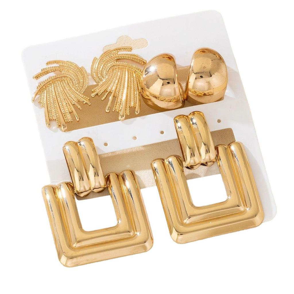 A Pair of Retro Gold Geometric Square Hollow Glossy Earrings, Women's Earrings, Vacation Daily Gifts