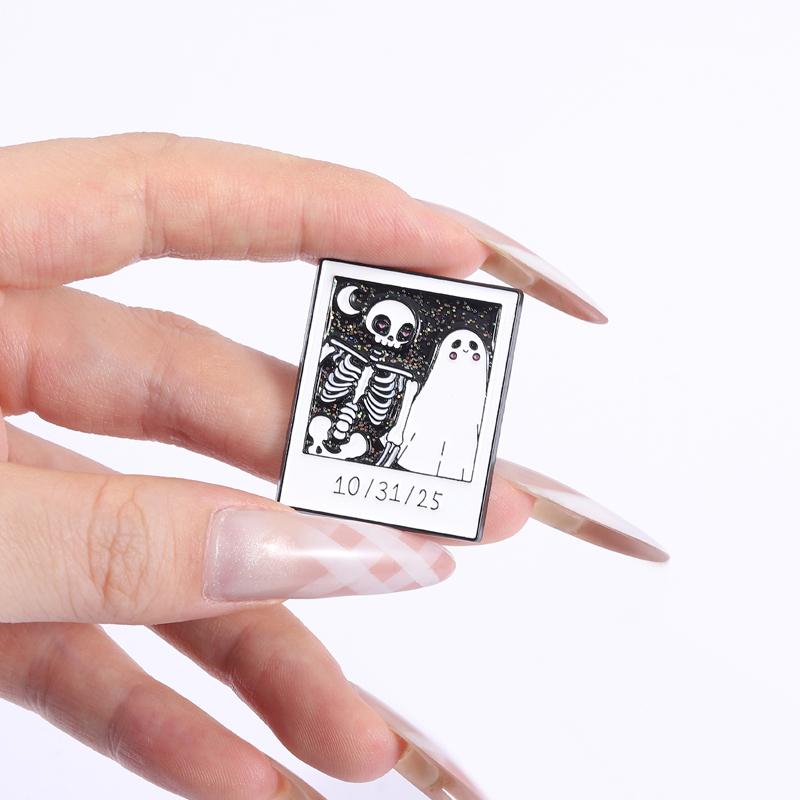 Halloween Selfie Enamel Pins Custom Skeleton Boo Ghost Photo Brooches Lapel Badges Funny Jewelry Gift for Kids Friends