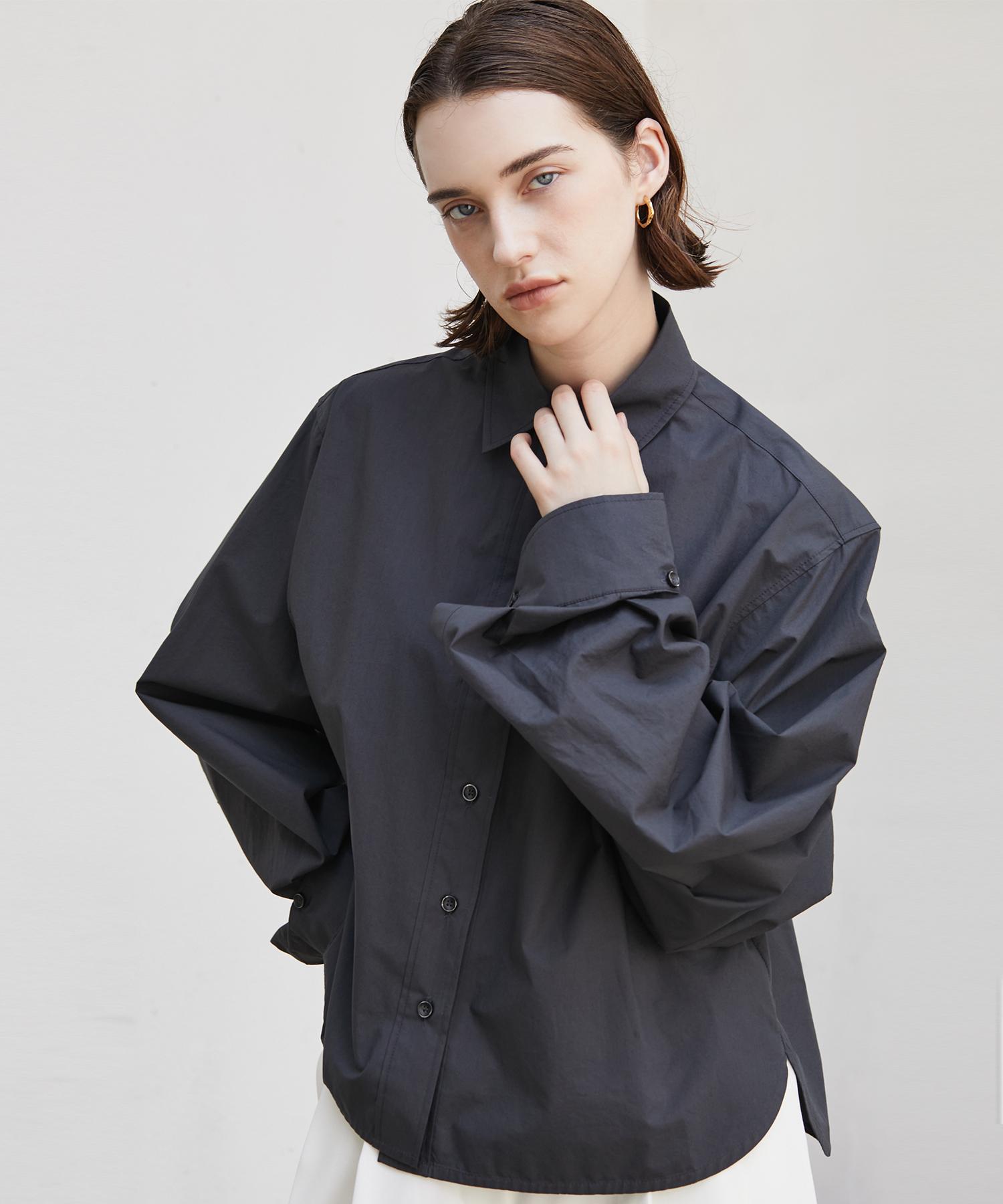 A Leaf Button Sleeve Crop Shirt_Charcoal