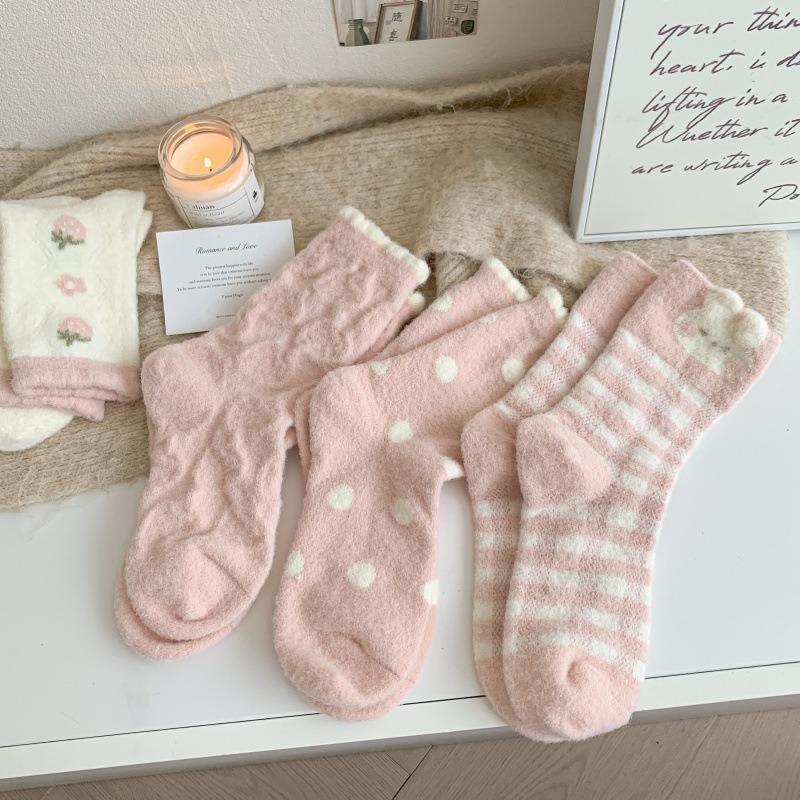 A Pair of Sweet Thickened Socks Pink Strawberry Soft Skin-friendly Warm Sleeping Socks Relief Home Socks Clothing Accessories