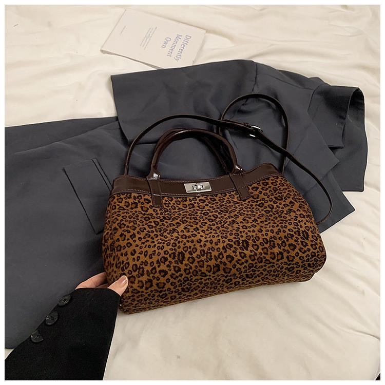 Ielgy High-End Feeling Portable Kelly Bag Trendy Fashion Leopard Print One-Shoulder Niche Design Casual Female Bag