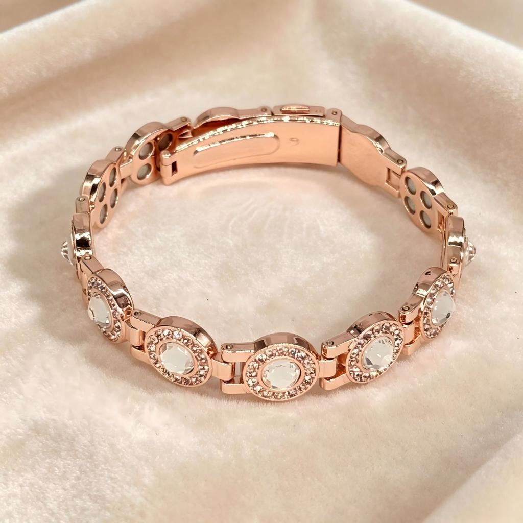 Ladies' magnetic bracelet with 4 magnets and round cut crystal, elegant jewelry accessory