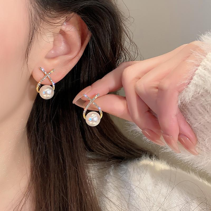 Elegant White Shell Heart Pearl Earrings For Women Sweet Gold Tone Dangle Earrings