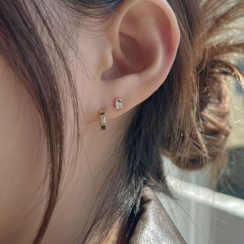 youngglow 14k cubic lock piercing