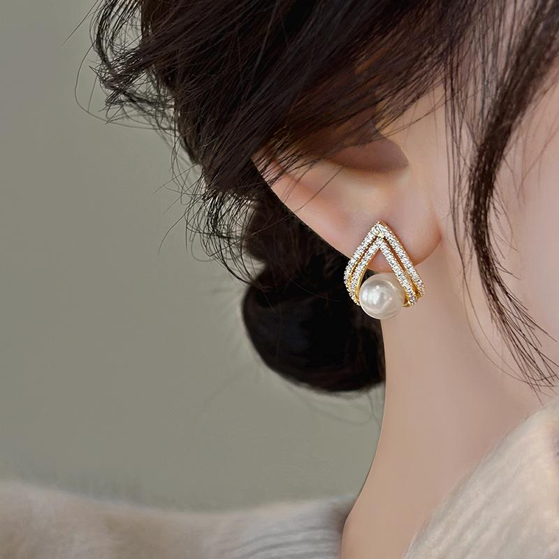 New Classic  High End Zircon V-shaped Imitation Pearl Earrings for Women's Gifts Jewelry Accessories 2025