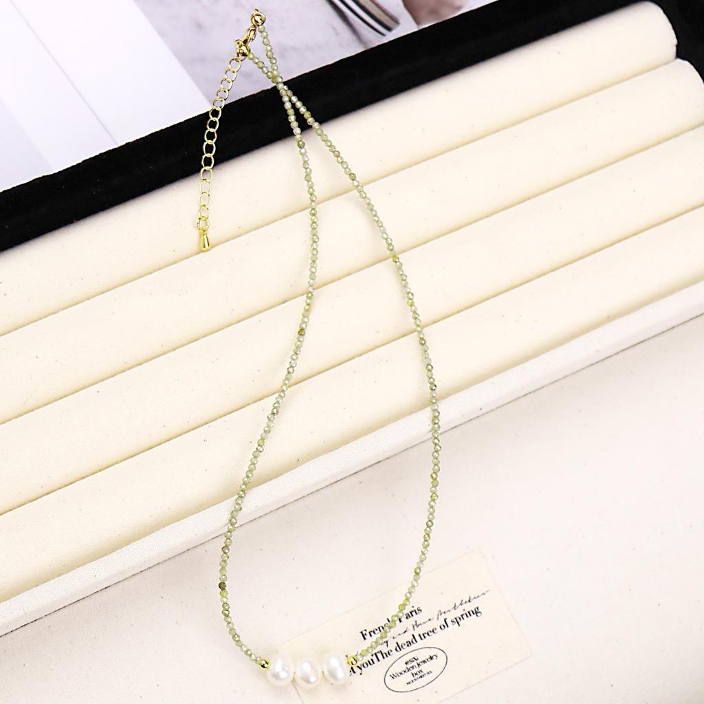 Elegant Olive Green Zircon Crystal Necklace: Retro Shine & Luxury Design for Women