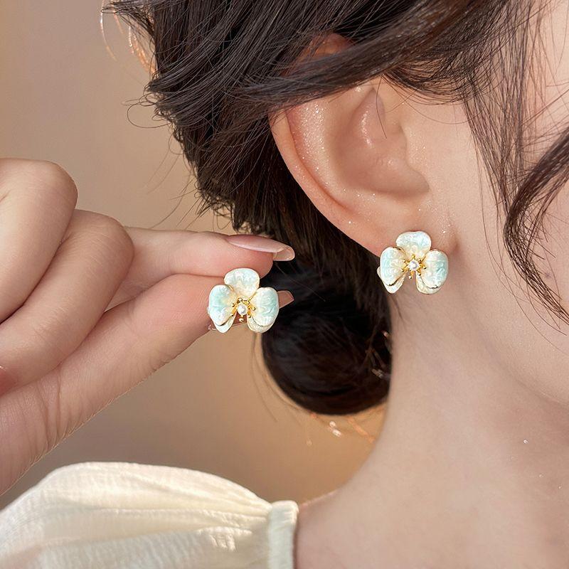 Dopamine Blooming Flower Pearl Stud Earrings Women's Unique Beautiful Earrings Fancy Accessible Luxury Earrings 925 Sterling Silver Needle