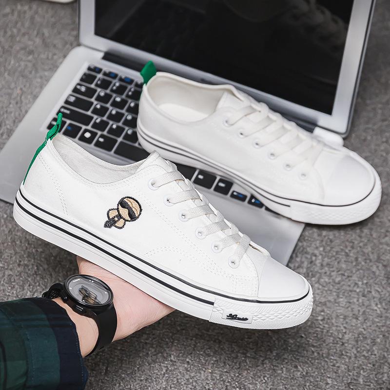 

2025 весна новые парусиновые модные туфли модные универсальные повседневные спортивные туфли для серфинга дышащие низкие тканевые туфли черные мужские туфли 44