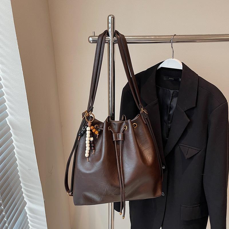 Retro Foreign Style Messenger Bag Bucket Bag Large Capacity Bag Women's 2025 Autumn New Trendy Fashion Simple Shoulder Bag