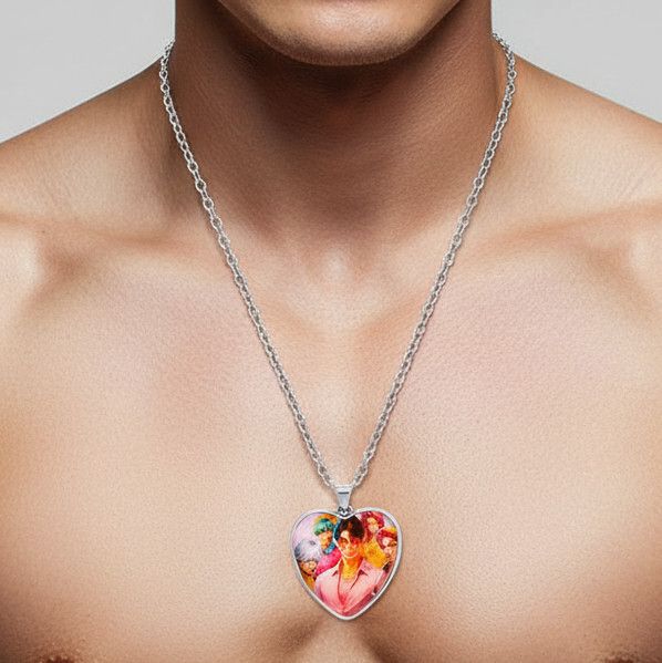 Hunter Girls Theme Heart-Shaped Pendant Necklace with Glass Cover—Exquisite Gift Jewelry