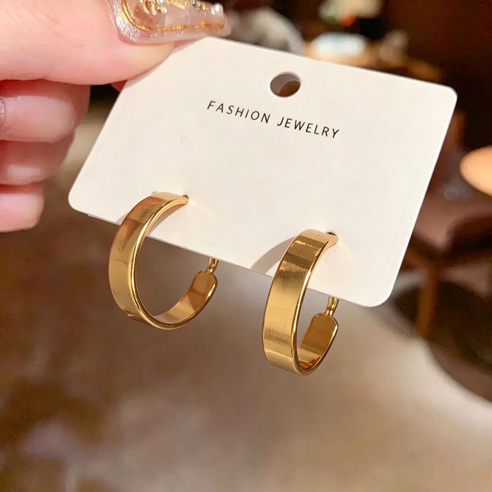 Elegant Versatile Geometric C-Shaped Shiny Earrings for Women - Stylish High-End Ear Ornaments