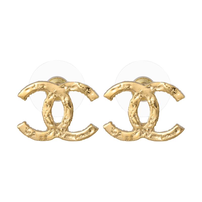 

CHANEL [24C New Product] Double C Metal Logo Decoration Metal Stud Earrings Women s Gold золотий