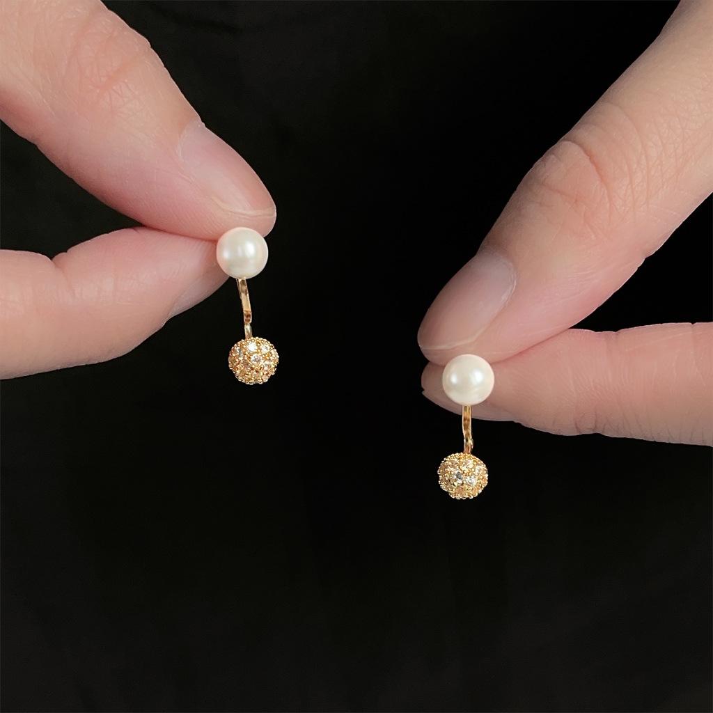 

A two-wear~ high-quality glass pearl zircon stud earrings temperament French earrings commuter simple earrings