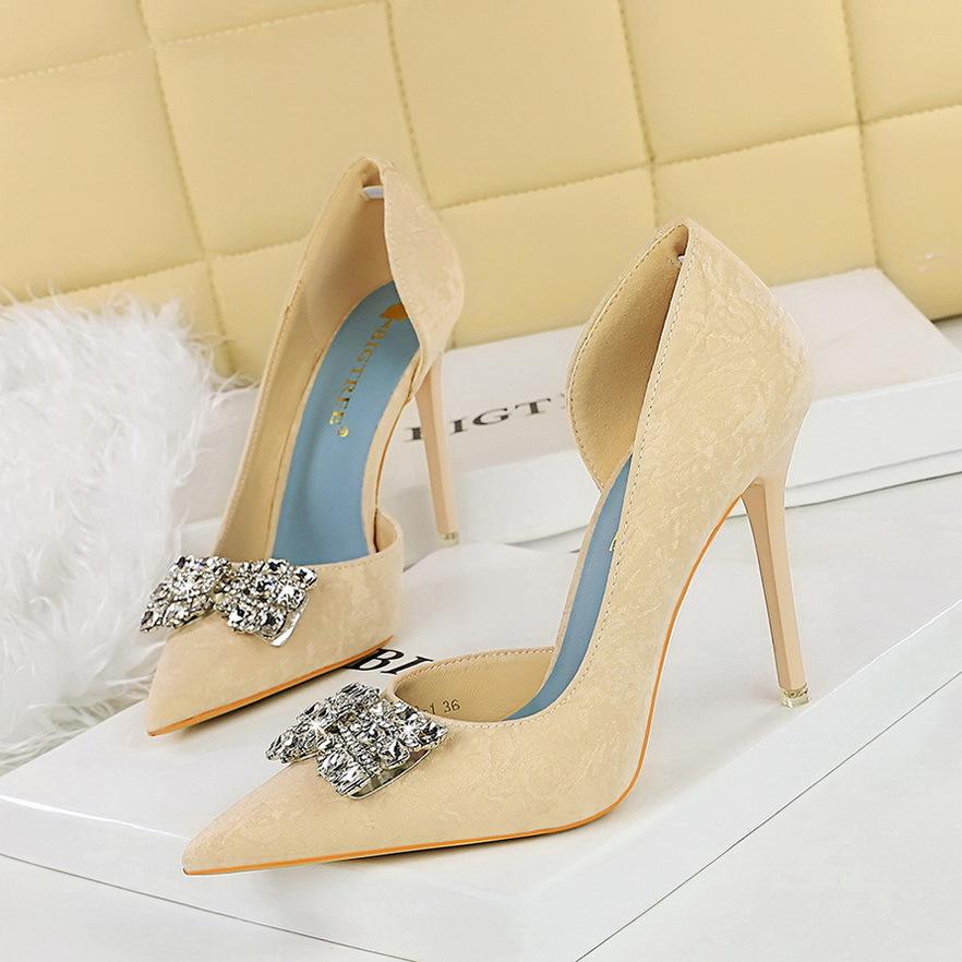 Fashion Elegant Banquet High Heels Thin Heels Shallow Mouth Pointed Toe Metal Buckle Velvet Side Empty Super High Heels Single Shoes