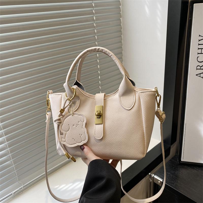 

Портативная сумка-ведро, нишевый дизайн, атмосфера, универсальная для поездок на работу, новая портативная сумка-мессенджер через плечо большой вместимости белый