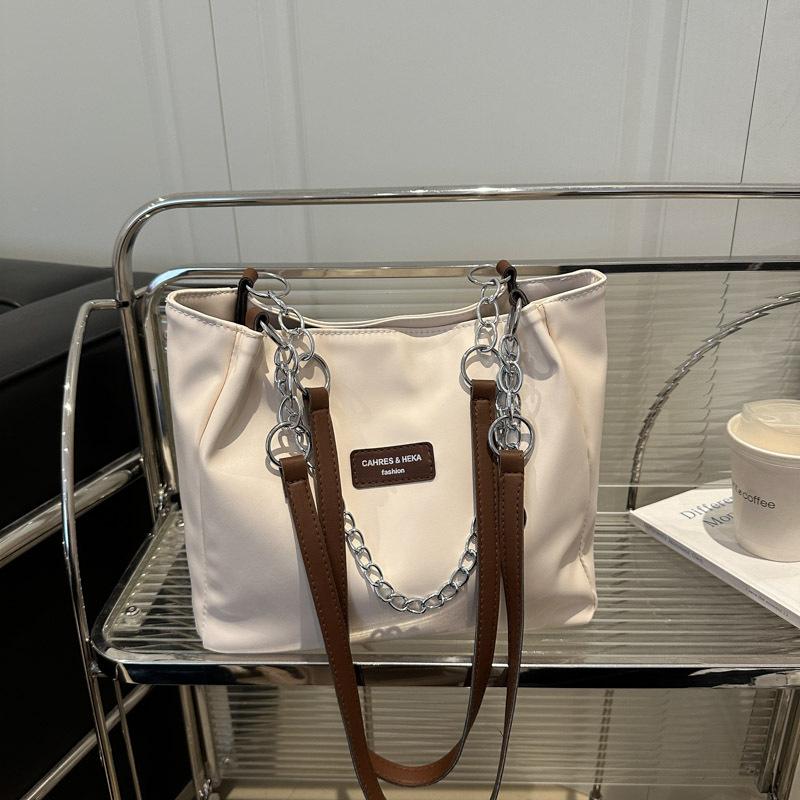 Neue Umhängetasche mit großem Fassungsvermögen, beliebte Tasche, modische trendige Damen-Schultertasche, Handtasche mit Kette, vielseitige Tasche