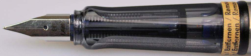 LAMY Alstar L26 Graphit Füllfederhalter mit feiner Feder (F.)