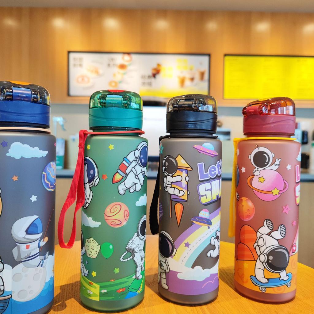 700ml Cosmic Astronaut Themed Cartoon Water Bottle BPA-Free Leakproof Flip Lid Carrying Strap Portable Adorable Activities Cup