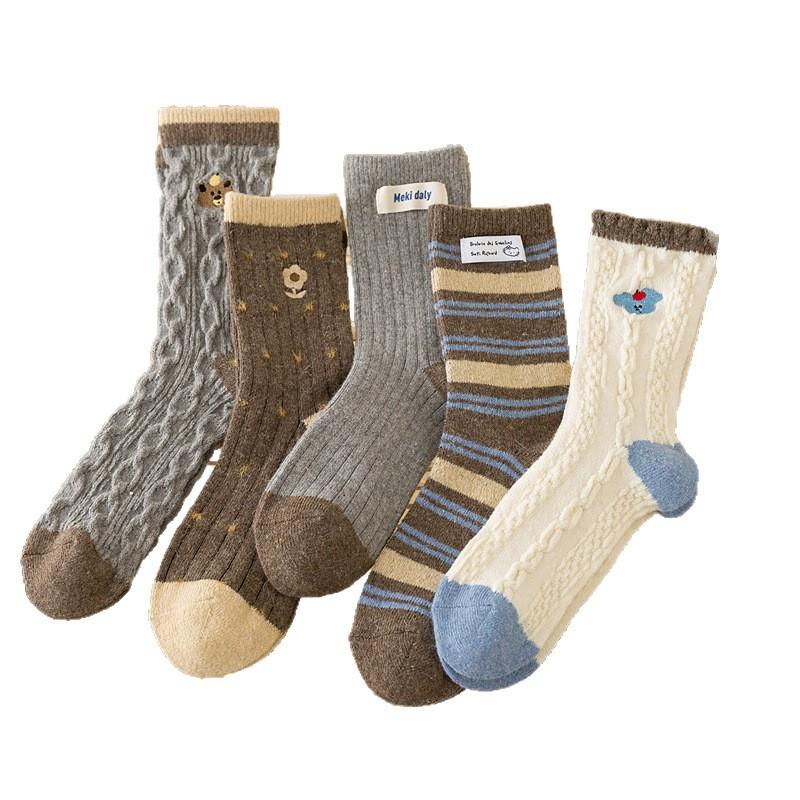 Coffee-brown Wool Mid-calf Socks for Women's Autumn and Winter, Featuring Cartoon Bear Embroidery and Retro Warm Long Calf Socks