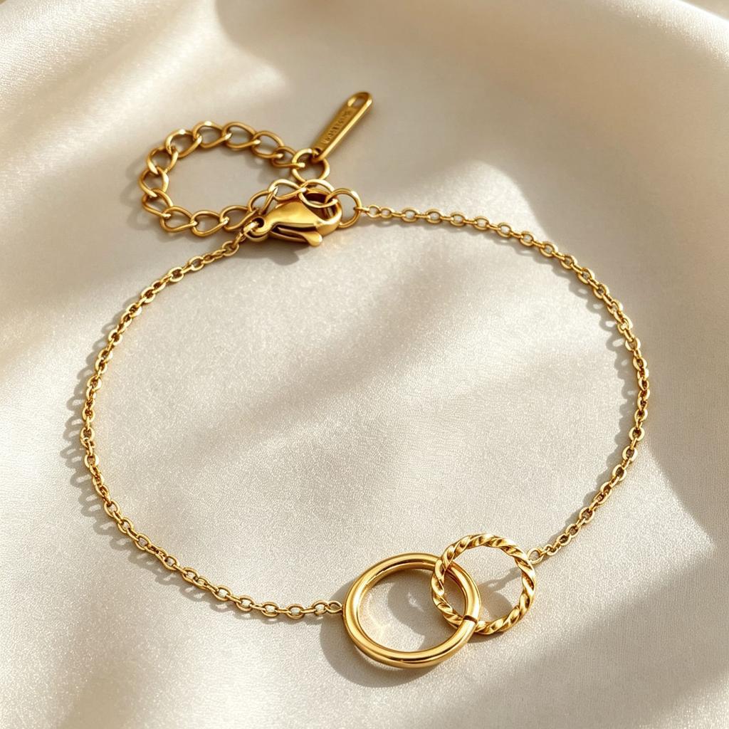 Double-ring light luxury titanium steel bracelet, exquisite new design with simple interlocking letters, a bracelet that never separates